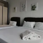 Scarletz Suites Klcc By De Harlequins Suite